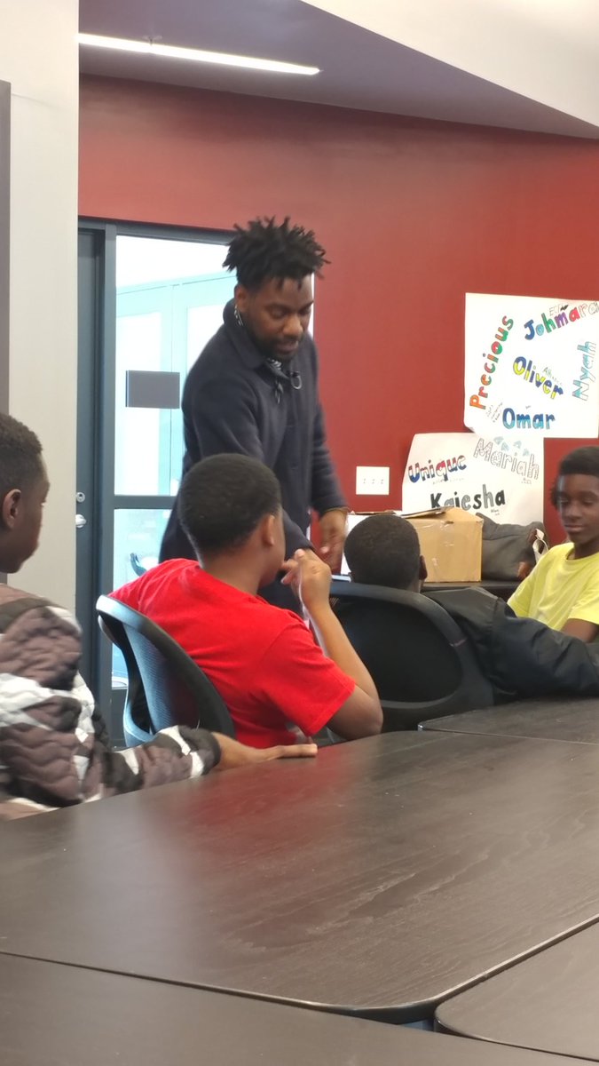 HiddenGeniusPro's tweet image. @hinge_to team teaching @eoydc youth in Oakland about fashion &amp;amp; tech for spring break @fam1stfam @beastmodestore #RevealingGenius