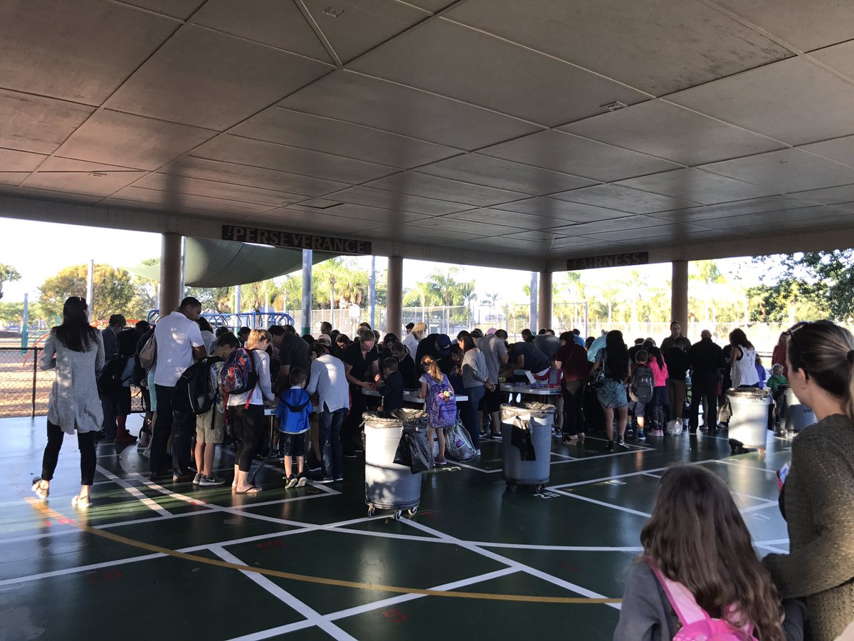 PWPNaples's tweet photo. Wonderful STEAM event this morning at Vineyards Elem. Thank you volunteers &amp; staff. @VineyardsVipers @ccpssteam https://t.co/YpA5V5AOSG