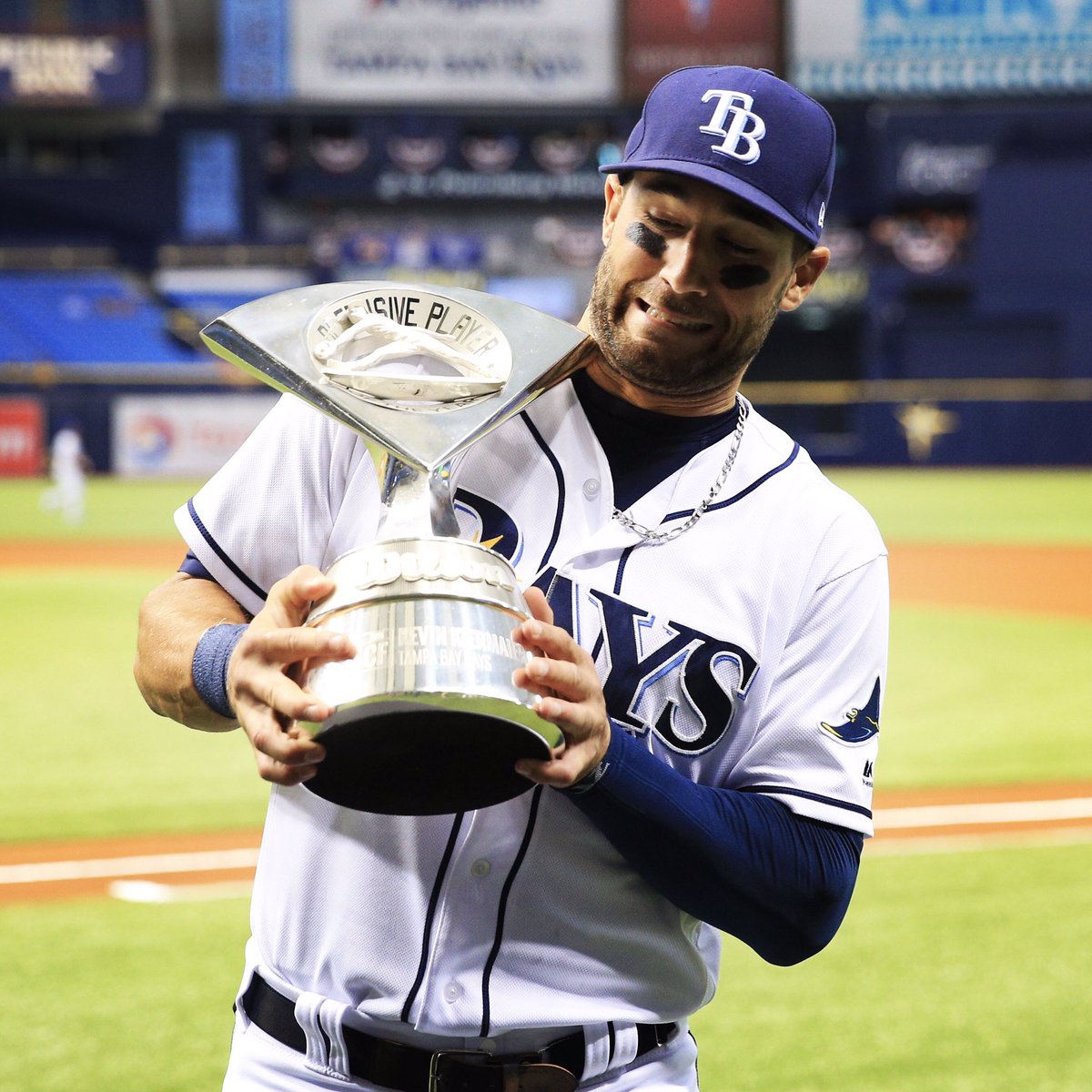 willvrag's tweet photo. #Rays Kiermaier hefts the Wilson Defensive Player of the Year award, presented before the game tonight #mlb #baseball https://t.co/oZX7NsYqJj