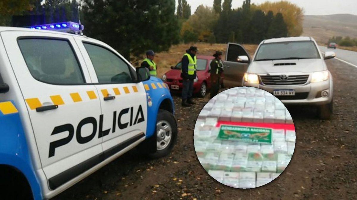 todonoticias's tweet photo. El "José López rutero": lo paró la Policía, se dio a la fuga y tiraba bolsos con plata
https://t.co/I5pZ9uHHUn https://t.co/03ehZv7LZN