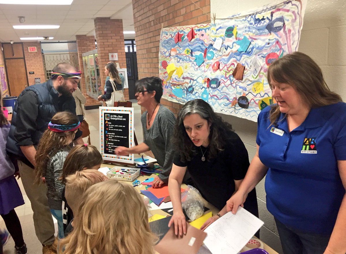 IPS_CFI's tweet photo. #CelebrationsOfTheArts @IPSSchools partners with @ArtWithAHeart2 connecting literature and art! #PartnershipThatWork https://t.co/TbDXVQFEgx