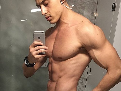 #Gay #MuscleCam Mark Gun Live! Now at https://t.co/zDbZsDyOz5! https://t.co/OLnBRHPUPI