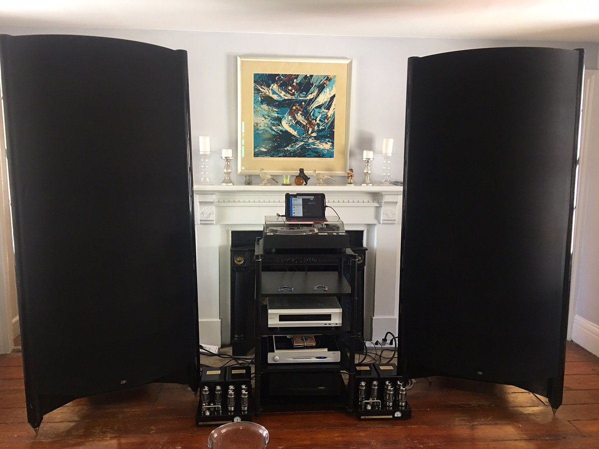 Welcome new NY Tri-State #AccuSound dealer, Best Sound Only, LLC. Salon "A" looking impressive! #Wired up with AccuSound #XD silver #cables.