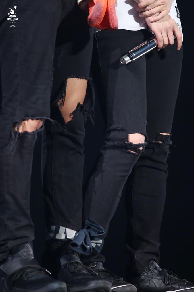 detailspcy's tweet photo. 👖 feat. kyungsoo https://t.co/e4goXpFLSP