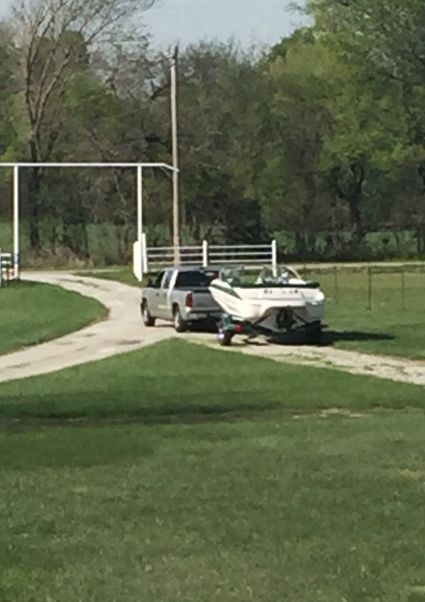 brent_morrison1's tweet photo. There goes 12 yrs of our life. Gonna miss the old girl! https://t.co/DW3hbT3Ajh