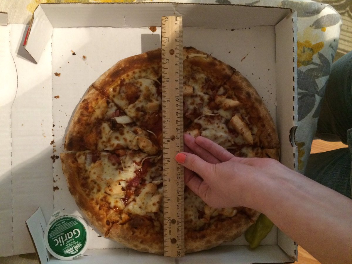 kittykate618's tweet photo. @PapaJohns this doesn't look like a 12 inch medium pizza. Please send missing inch 😁 https://t.co/YZ7y0t7rAz