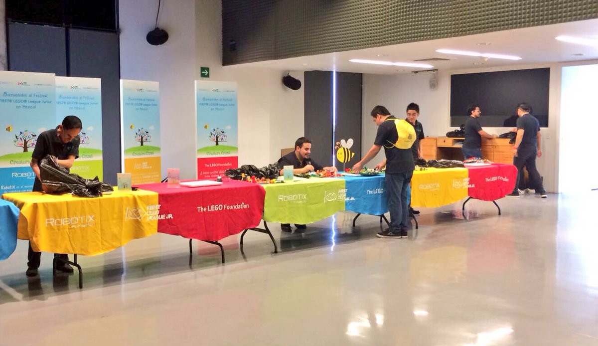 piensaenrobot's tweet photo. Como les he venido contando, en @SoyRobotiX estamos cocinando muchas SORPRESAS!! Un adelanto de mañana #creaturecrazeMex https://t.co/qdqqVNp8S7