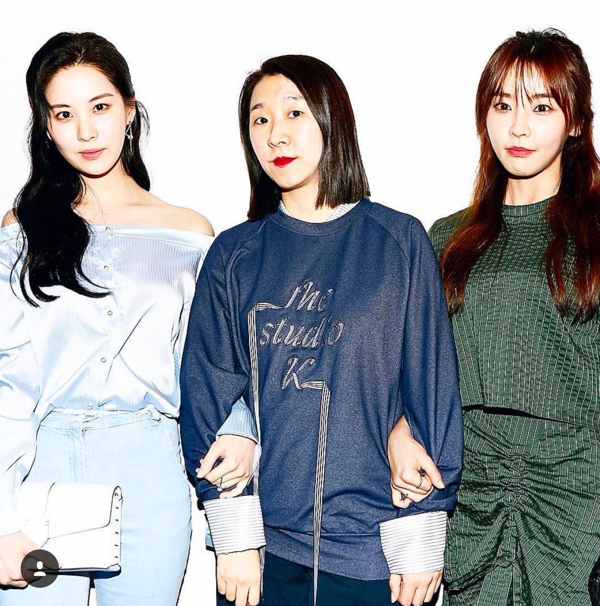 [PIC][29-03-2017]SeoHyun tham dự sự kiện ra mắt BST Thu - Đông của thương hiệu "THE STUDIO K" trong khuôn khổ "2017 S/S HERA Seoul Fashion Week" vào tối nay C82VKHkUIAAkoWJ