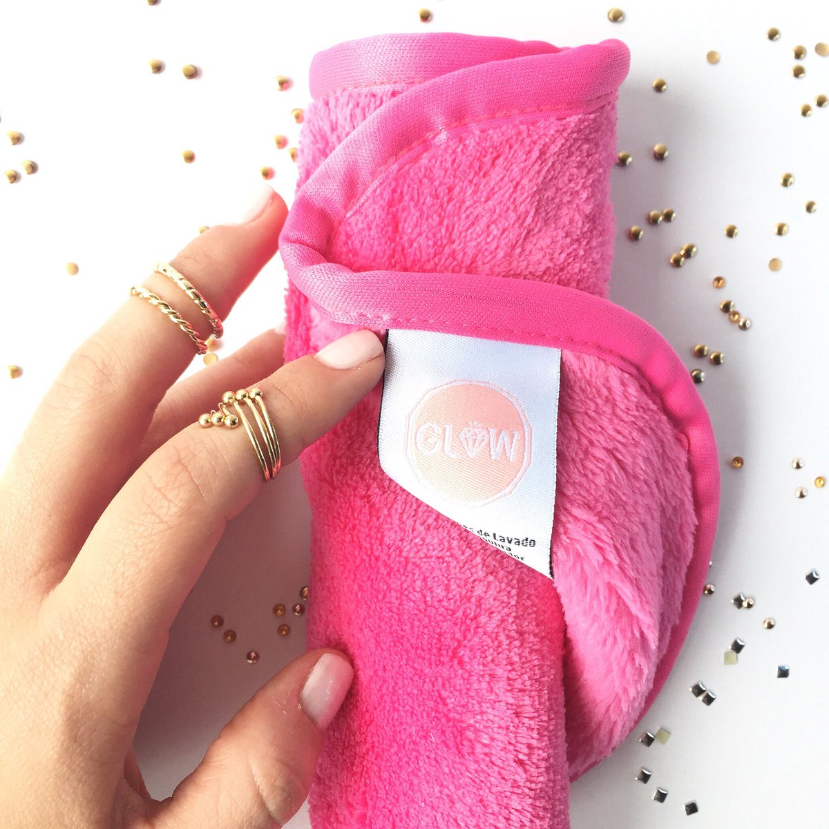 glowfyou's tweet photo. Siéntela, tócala! es muy suave con tu piel 💕GLOW MAKE UP CLEAN UP #glowfyou #glowmakeupcleanup #desmaquillante #makeupremover https://t.co/9eESydHkpX