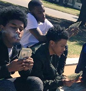 UvvilleJayDoe's tweet photo. Told Shawty U Sure U Dnt Wanna Join Da Winning Team🤔 Next Thing I Kno She Came Out Dem Jeans💰💸 https://t.co/qEhCvBhxca