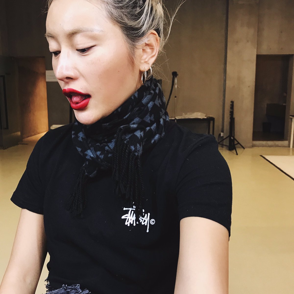 AlyssaJiang's tweet photo. Yellow bird
#WEAR_OUTFIT 
#yellows #fashionblogger #stussy #mash #Shanghai https://t.co/UV7xB1cM21