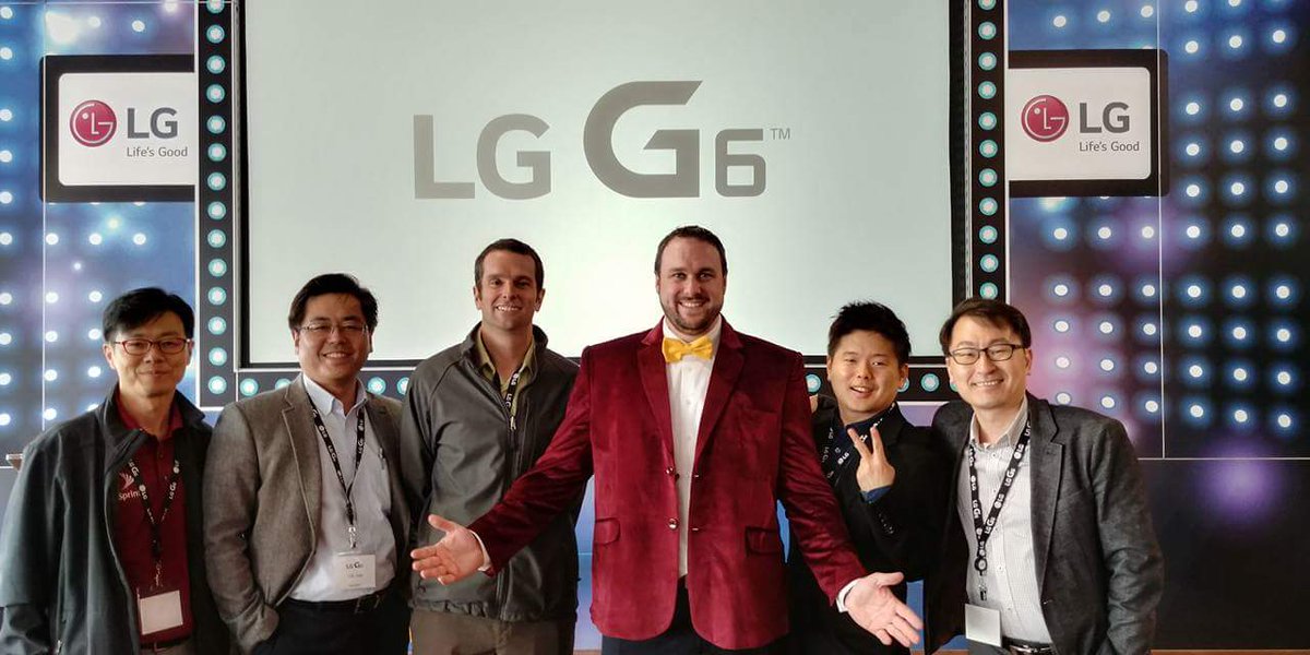 RazrDan's tweet photo. Huge thanks to best coworkers out there for coming out to support #LGG6KC this week! From as far as Seoul, SK! @coolminssu @SellWithLG https://t.co/xwurZoD7Tf