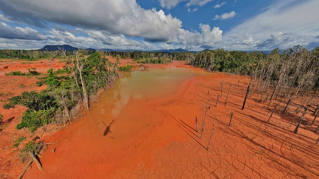 #Top10Opacidad: 55,6% de los ciudadanos encuestados en #Bolívar dicen que el problema más oscuro es el Arco Minero: goo.gl/MAvabM
