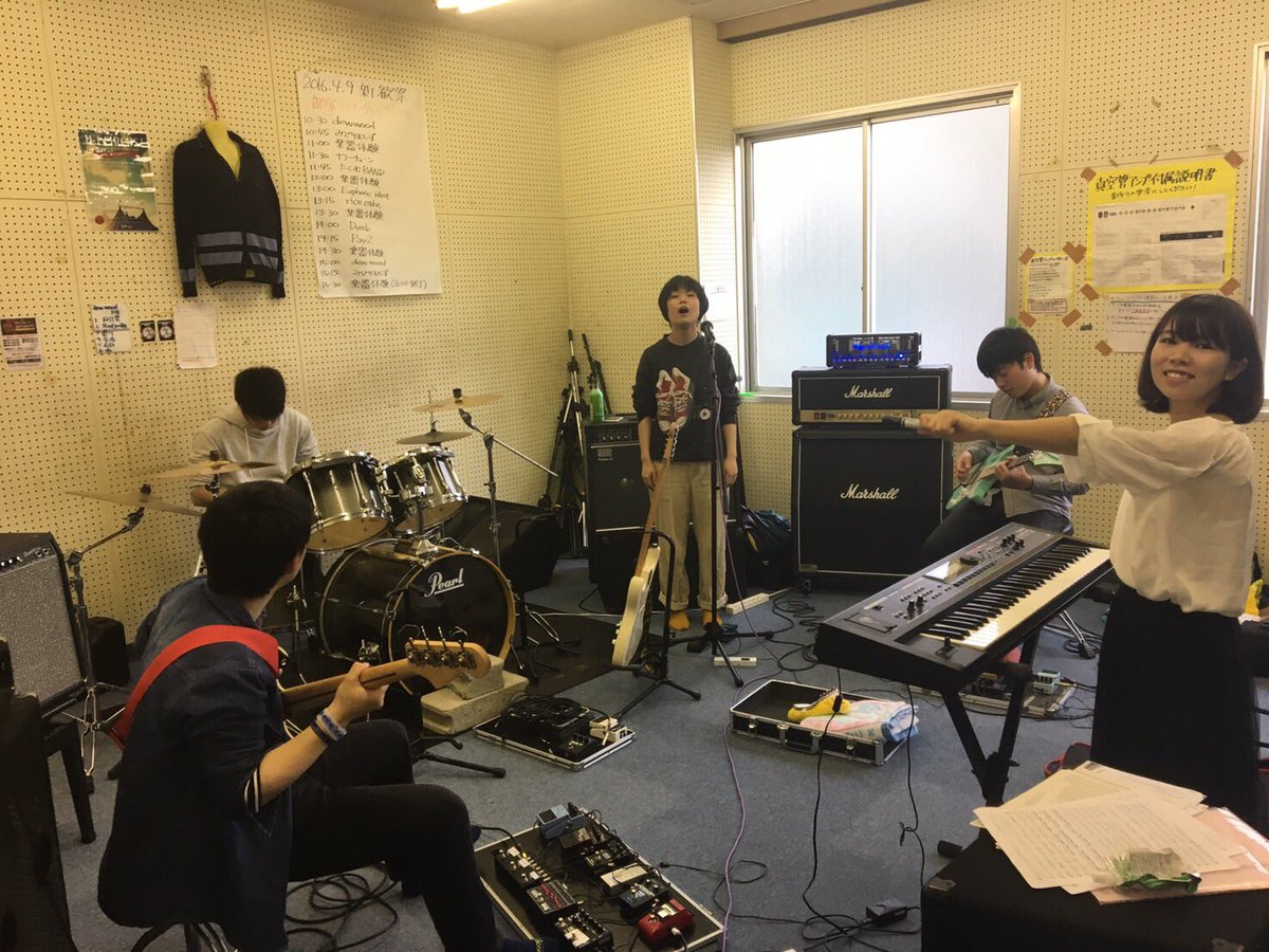 宮大軽音楽部 あきかん おはようございます 今日は新歓祭です 軽音部は部室でライブをします 体育館や大学構内でプラカード持ってビラ配ってます 部室わかりにくいですが ちゃんと案内するので是非みにきてください 笑