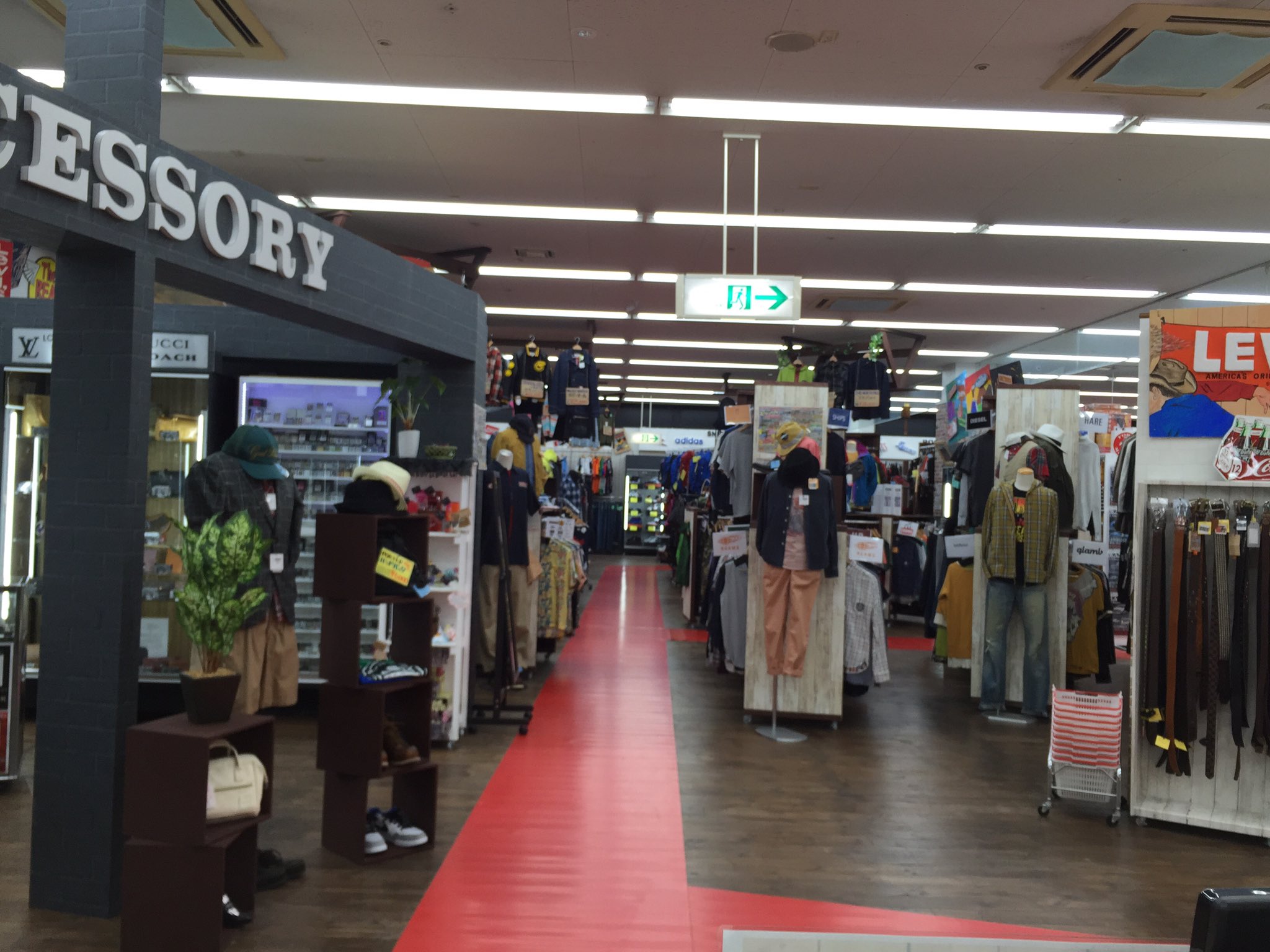 万代書店熊谷店 古着 お待たせいたしました 本日10時より 万代書店熊谷店リニューアルオープンです 古着だけでなく おもちゃ まんが ゲームなどなどたくさんの商品がございます ぜひご来店くださいお待ちしております