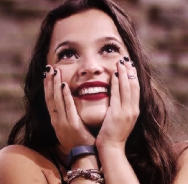 AnadaEmilly2016's tweet photo. Como o sorriso dela é lindo 😍😍 e encantador te amamos Emilly #TeamEmilly #EmillyNaFinal #FanáticosPorEmillyAteDepoisDoFiim #bbb17 estamoscmv https://t.co/KHBRAmj5gn