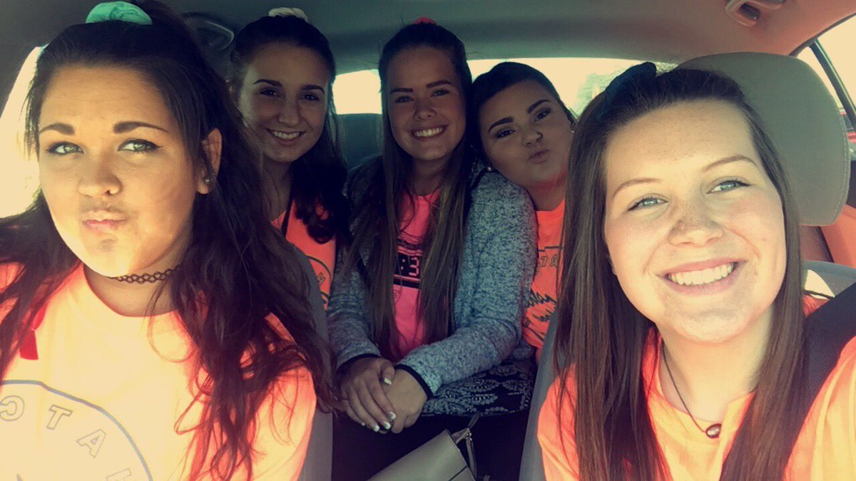 kaketchum20's tweet photo. Family Feud was a blast even though we took an L π£ #hatchweek @ChickHigh17 @ChickHighCoop https://t.co/HWqrRC4oe2