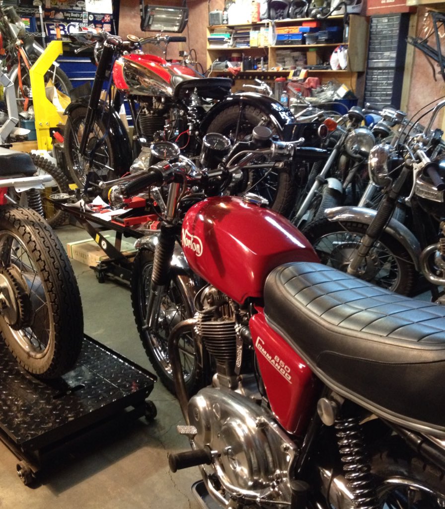 HooligansCycles's tweet photo. Full house... #Norton #commando850 #Ariel #redhunter500 #BSA #Triumph #vintagemotorcycle #Britishmotorcycles #hooligansbritishcycles https://t.co/A6qS70dnuI