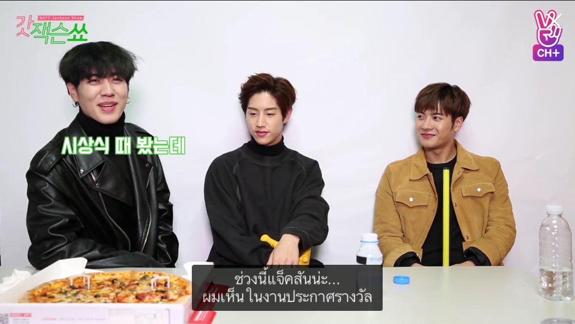 miwje_'s tweet photo. คยอมนางร้ายนะ ชอบสังเกตพฤติกรรมพี่ๆละเอามาแฉปนขยี้แบบเนียนๆ แจ็คสันยังแพ้จ่ะ โมโหเอาลิ้นดันกระพุ้งแก้มเลย55555555555555555555555 https://t.co/mU0eUz7GfE
