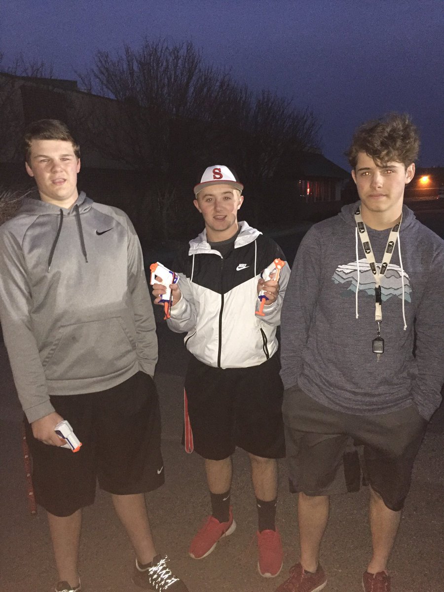 Just finessed a double donkey slap on the rookies nathan beaver and   Cam ligday from the bat boys <a href="/2017StillyNerf/">Stillwater Nerf 2017</a> gotham wasnt safe tonight
