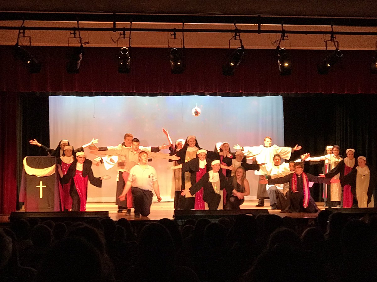 TaraBBennett11's tweet photo. What a SPECTACULAR performance by our Woolies tonight...my cheeks hurt from laughing! This is a MUST see! @WoolieNews @gmyers_millbury https://t.co/fA3LxGzdFQ