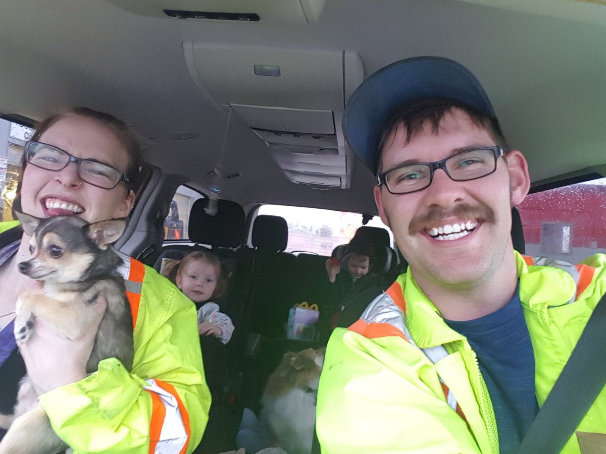 cacheflokeepers's tweet image. #FamilyCaching in the rain because your #InnerSignal demands it. @GoGeocaching