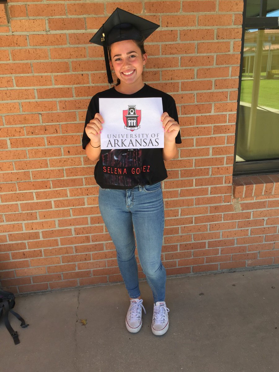 IndianAdvisor17's tweet photo. You're looking at the University of Arkansas newest majorette!! CONGRATULATIONS! 💃🏻 #woopig #Khsgoestocollege https://t.co/XuWHO3bnLD