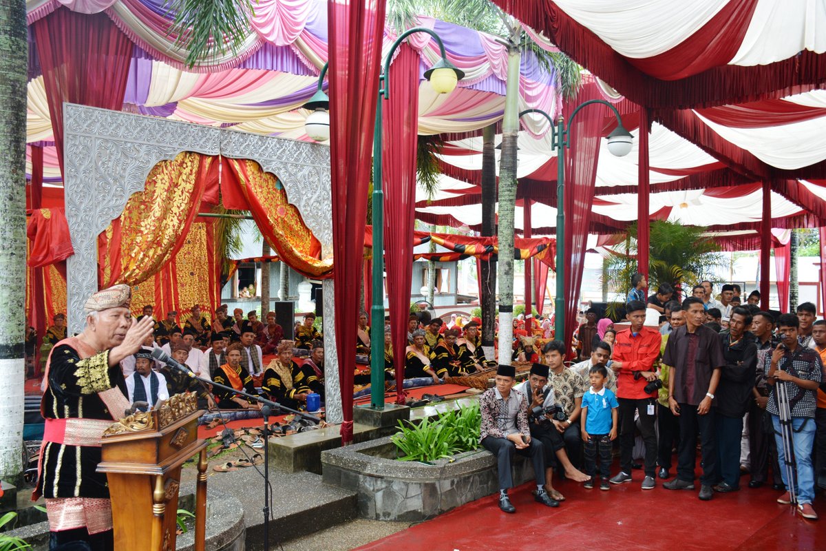 Peristiwa Langka Betapa Indahnya Budaya Minang di Baralek Basamo  Batagak Panghulu Nagari Bayua Tahun 2017