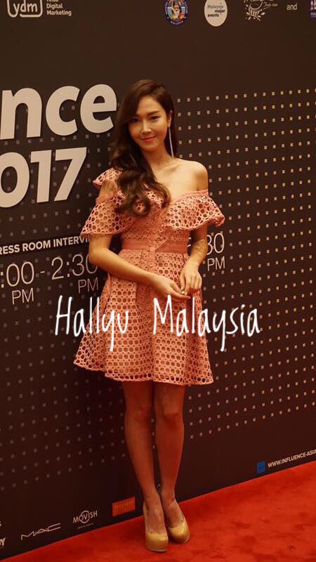 [PIC][07-04-2017]Jessica khởi hành đi Malaysia để tham gia và biểu diễn tại "Influence Asia 2017" vào chiều nay C8301ytUAAAuiSS