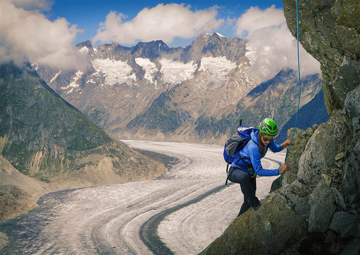 lonelyplanet's tweet photo. How to pack light: tips from a master packer https://t.co/oTVjlHJokC by @LBell  #lp #travel https://t.co/uttfOXDFty