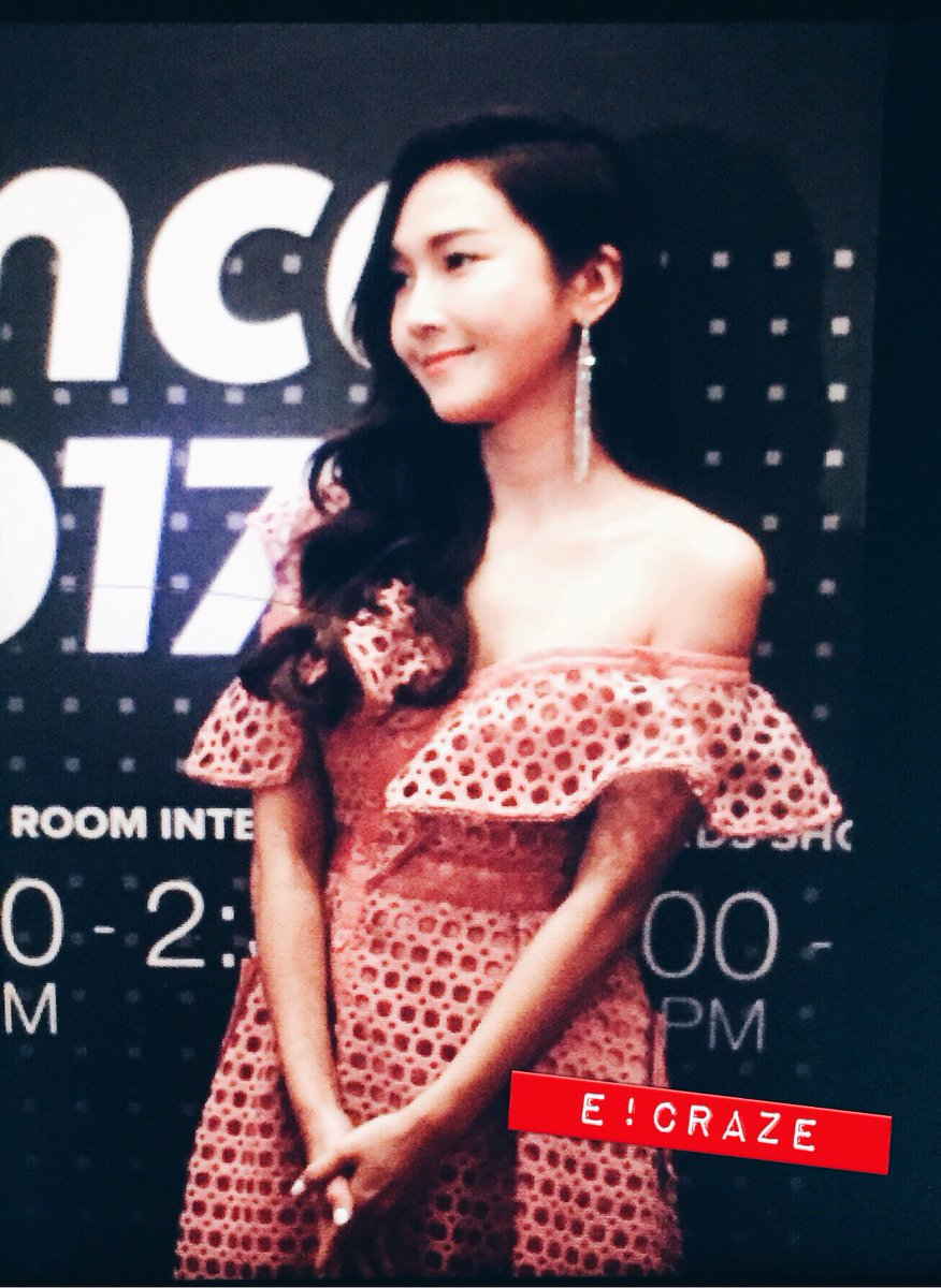 [PIC][07-04-2017]Jessica khởi hành đi Malaysia để tham gia và biểu diễn tại "Influence Asia 2017" vào chiều nay - Page 2 C834I5EVYAEvP-v