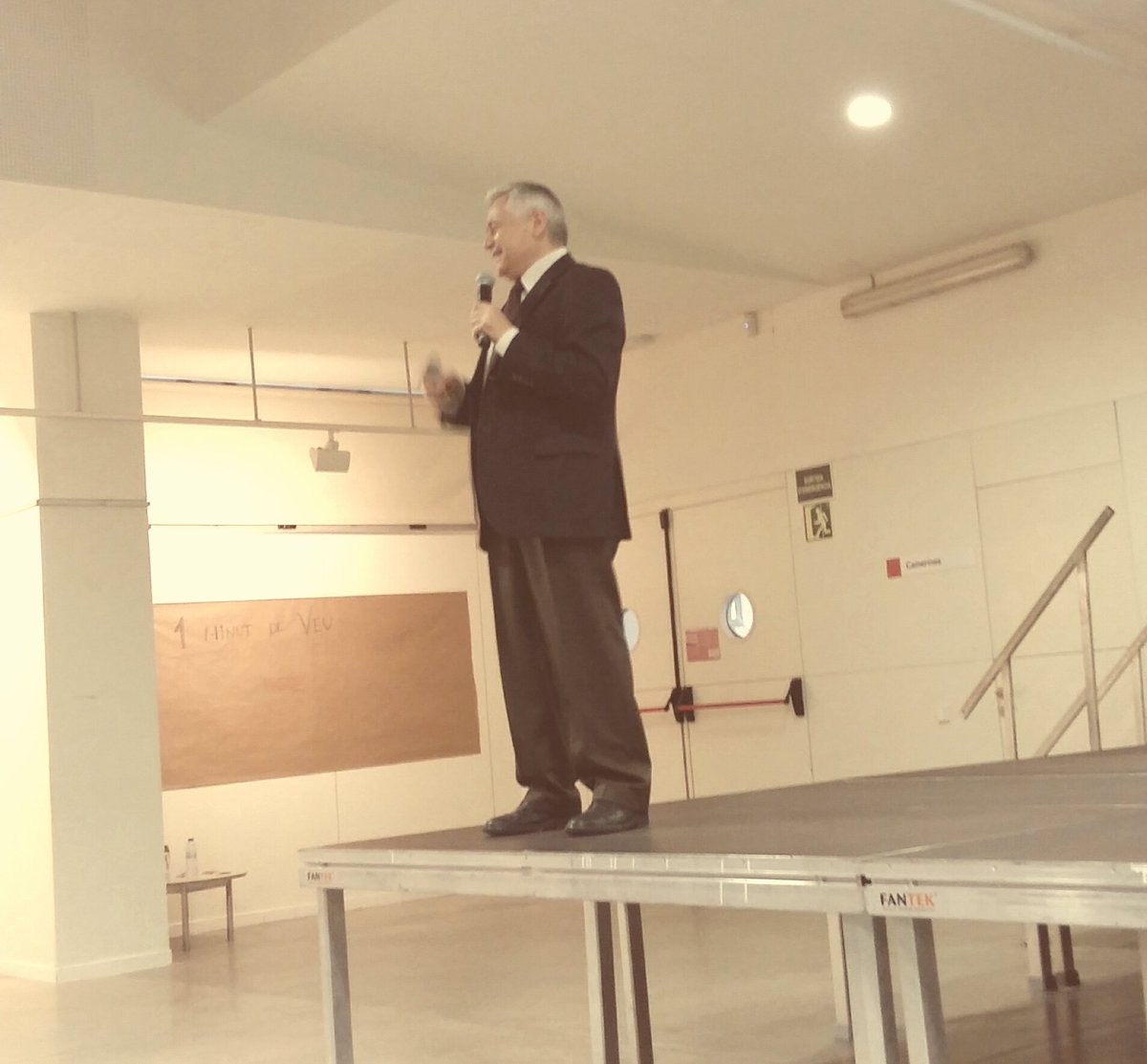 Eco_Emocional's tweet photo. El Dr. #Bisquerra enceta el cicle de #conferències d'avui a #JornadesAmbit amb #EmocioSexualitat https://t.co/uV3Cl5W9Tv