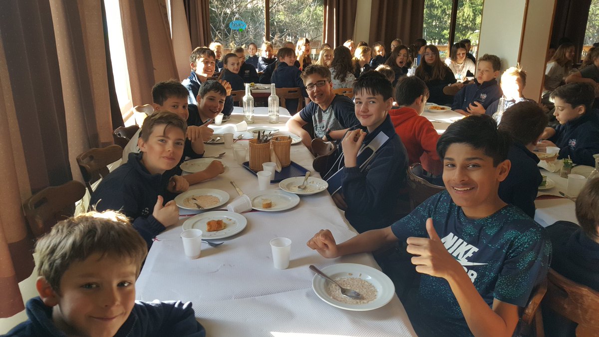 JuniorFreemens's tweet photo. Breakfast in @equity_club @serreche_uk before a 10:30am departure from the hotel #breakfast #teamtangerine #equityclub #CLFSski #almosthome https://t.co/9f67x7sXbA