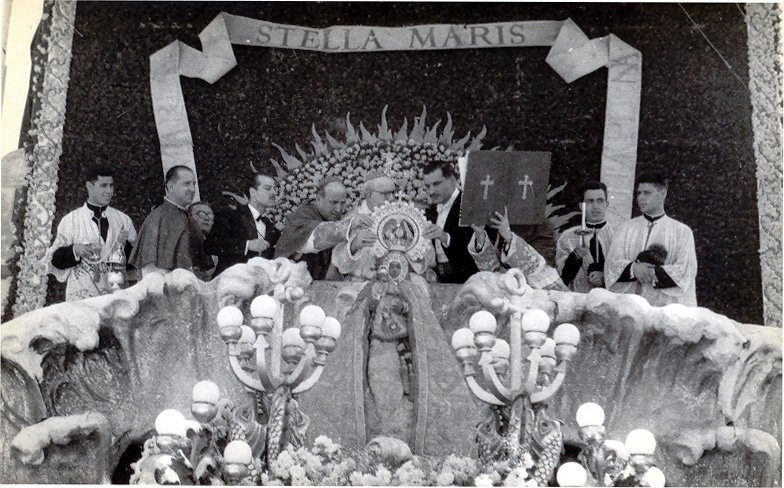 CruzGuiaAlmeria's tweet photo. Tal día como hoy, en 1951, se coronó Nuestra Señora del Mar Coronada, patrona de Almería. @HdadVirgenMar . https://t.co/FcePLOuTJG