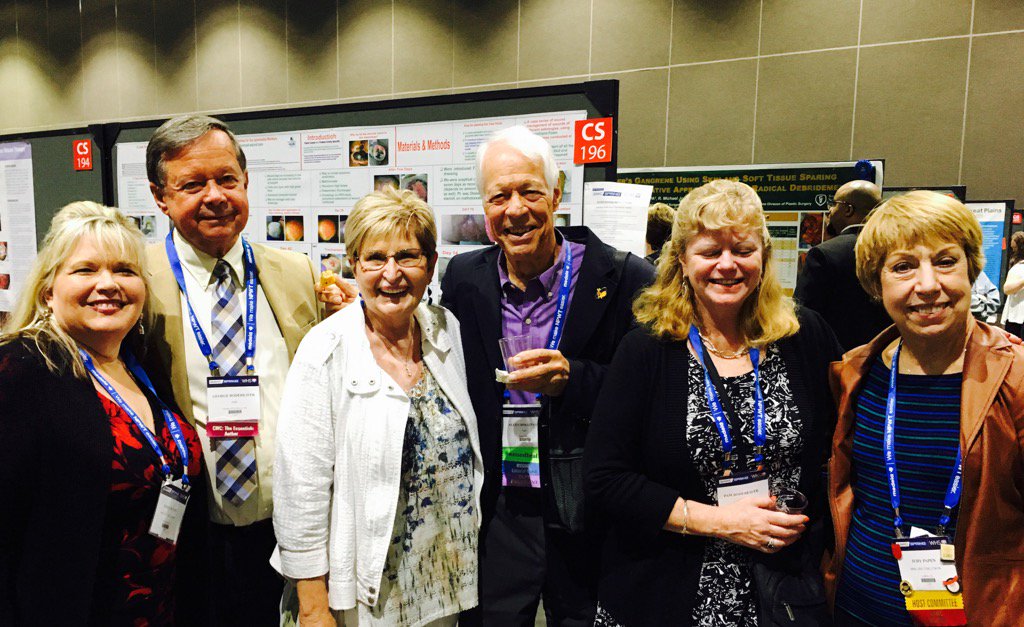 scotttriggers's tweet photo. Rubbing elbows with Greatness #sawc2017 @scotttriggers https://t.co/2GK6OqWxDx