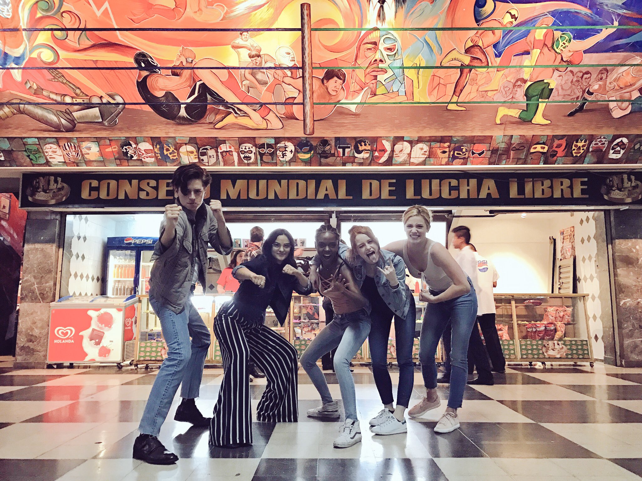 Madelaine Petsch on Twitter: "Spending my last night in Mexico City