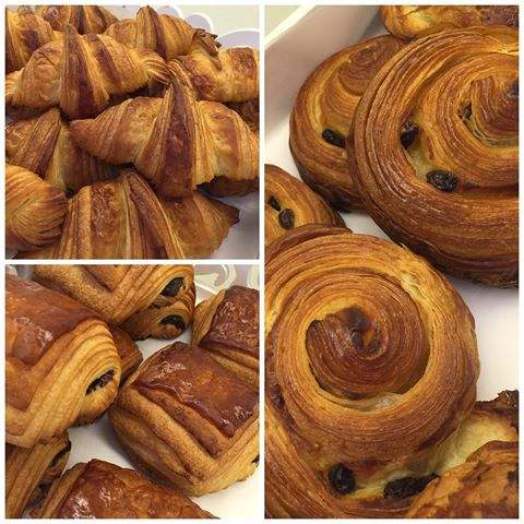 DP_BISTRO's tweet photo. Croissant | b'aneka ragam croissant : Keju, Kismis &amp; Cokelat. Roti khas perancis ini selalu laris manis tiap harinya https://t.co/CsEs3rD8ee
