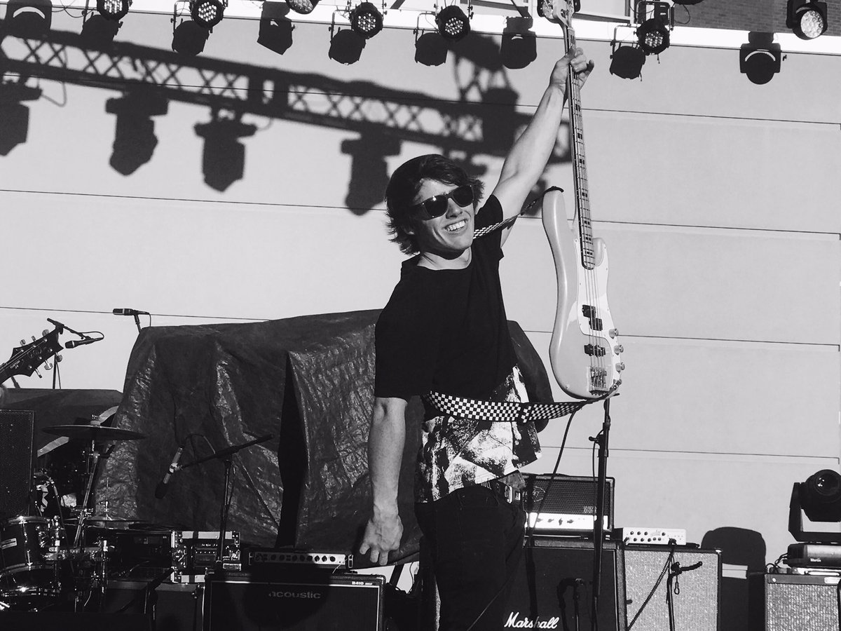 OliverJuliea's tweet photo. You guys put on an amazing show as always. Thanks for being the most sweetest and talented guys in the world 💙 https://t.co/AsubbVD3mR
