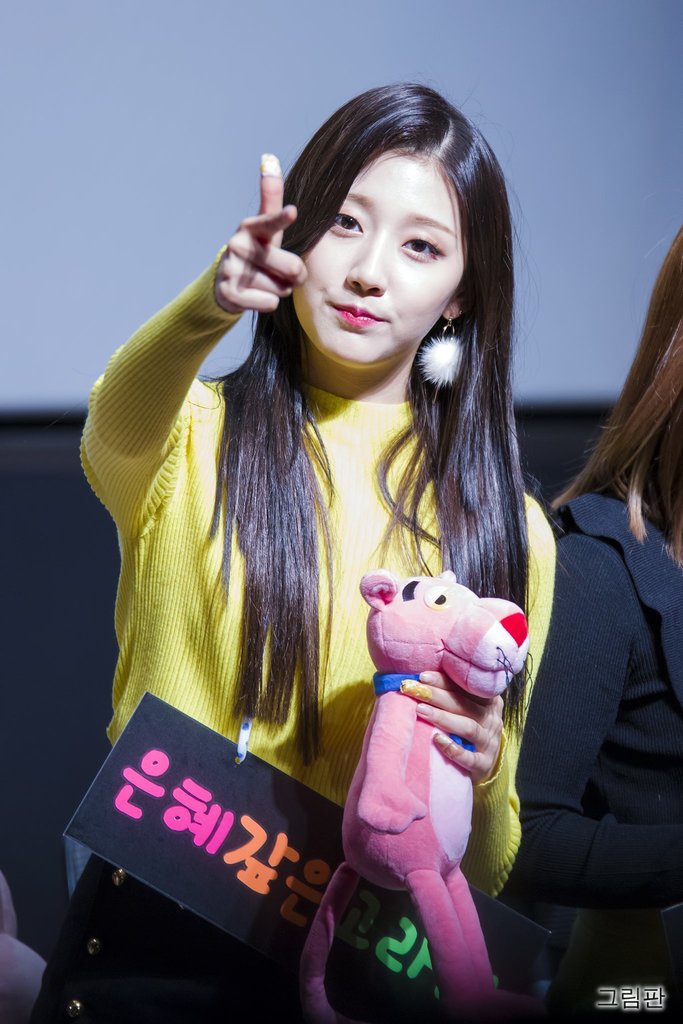 keilinci's tweet photo. RT Grimpahn_lvlz: 170407 잠실 롯데월드몰 팬사인회 #Lovelyz #러블리즈 #정예인 #Yein https://t.co/lxn2L87OuQ (via Twitter https://t.co/4ChQ44lWPR) https://t.co/g1ZxQdyqZB