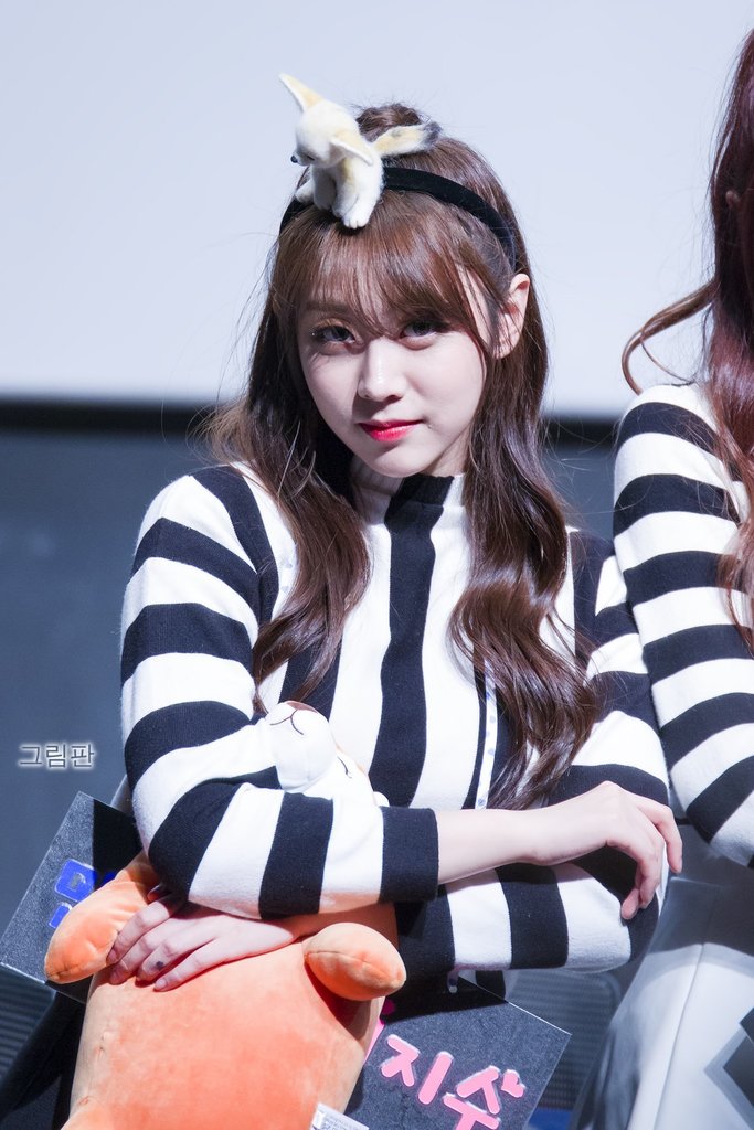 keilinci's tweet photo. RT Grimpahn_lvlz: 170407 잠실 롯데월드몰 팬사인회 #Lovelyz #러블리즈 #서지수 #Jisoo https://t.co/HoJZSjLv9d (via Twitter https://t.co/8d7MGxnBku) https://t.co/YXIQESdmRb