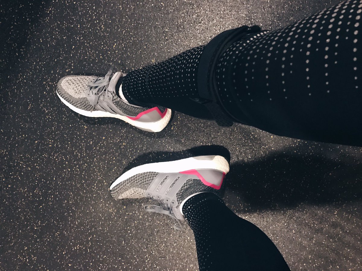itsloreeeeeruns's tweet photo. Three miles done in the boosts 👌🏽 @adidasrunning @adidasWomen #concreterunners #volt2crew #marathontraining https://t.co/vPMS3Or3hD