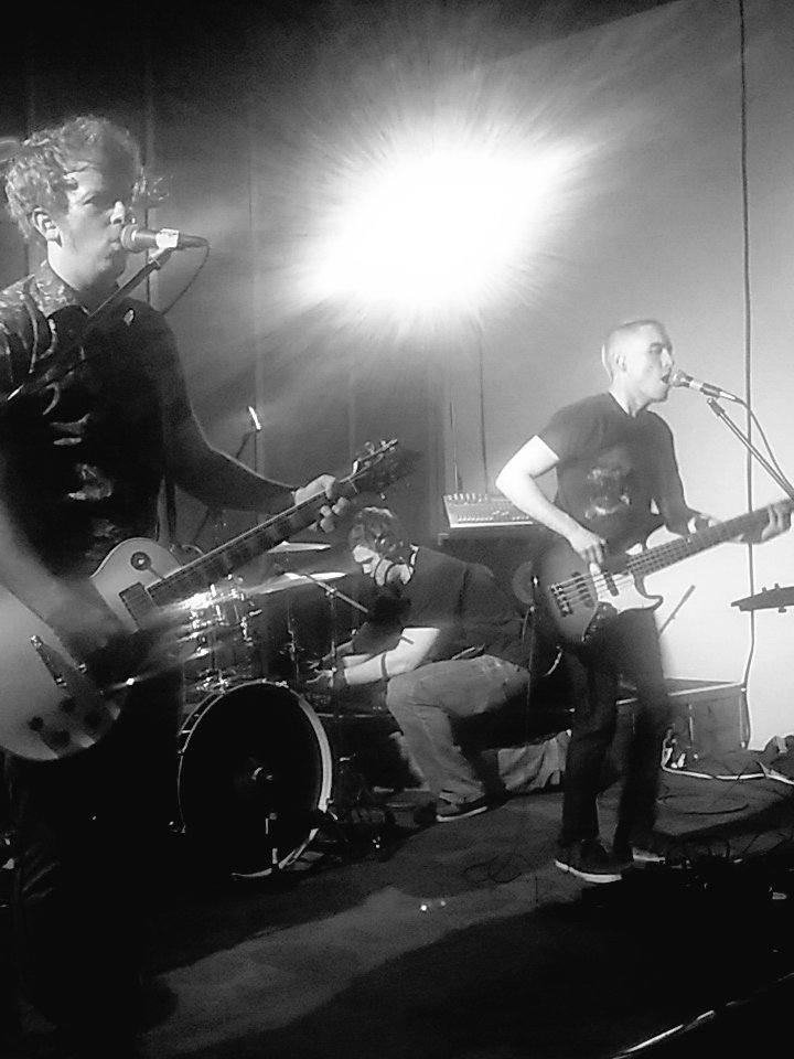 NWSessionsX106's tweet photo. Come on dowm to @ThePubMaryville for @mojosaintmusic #liveandlocal https://t.co/0EIXq68ft7
