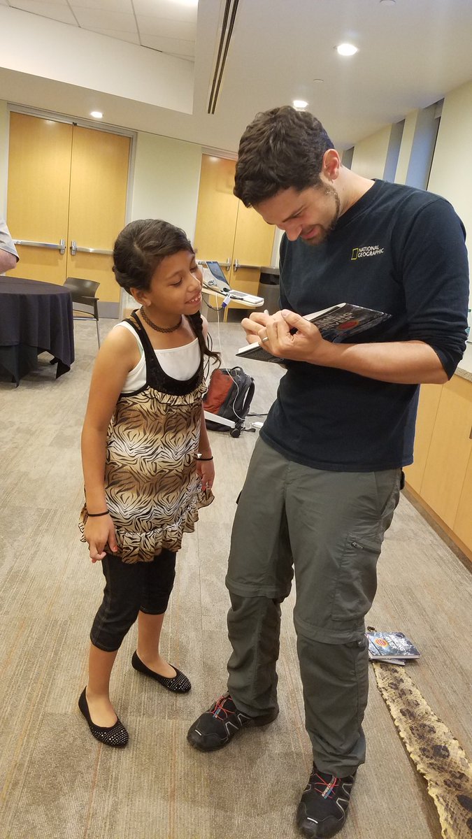 DrAAPalacios's tweet photo. Bringing the world into the classroom and getting inspired to #Recommit2Kids with awesome bilingual scientist, @georuzo #theboilingriver https://t.co/tqDSFBJyFw