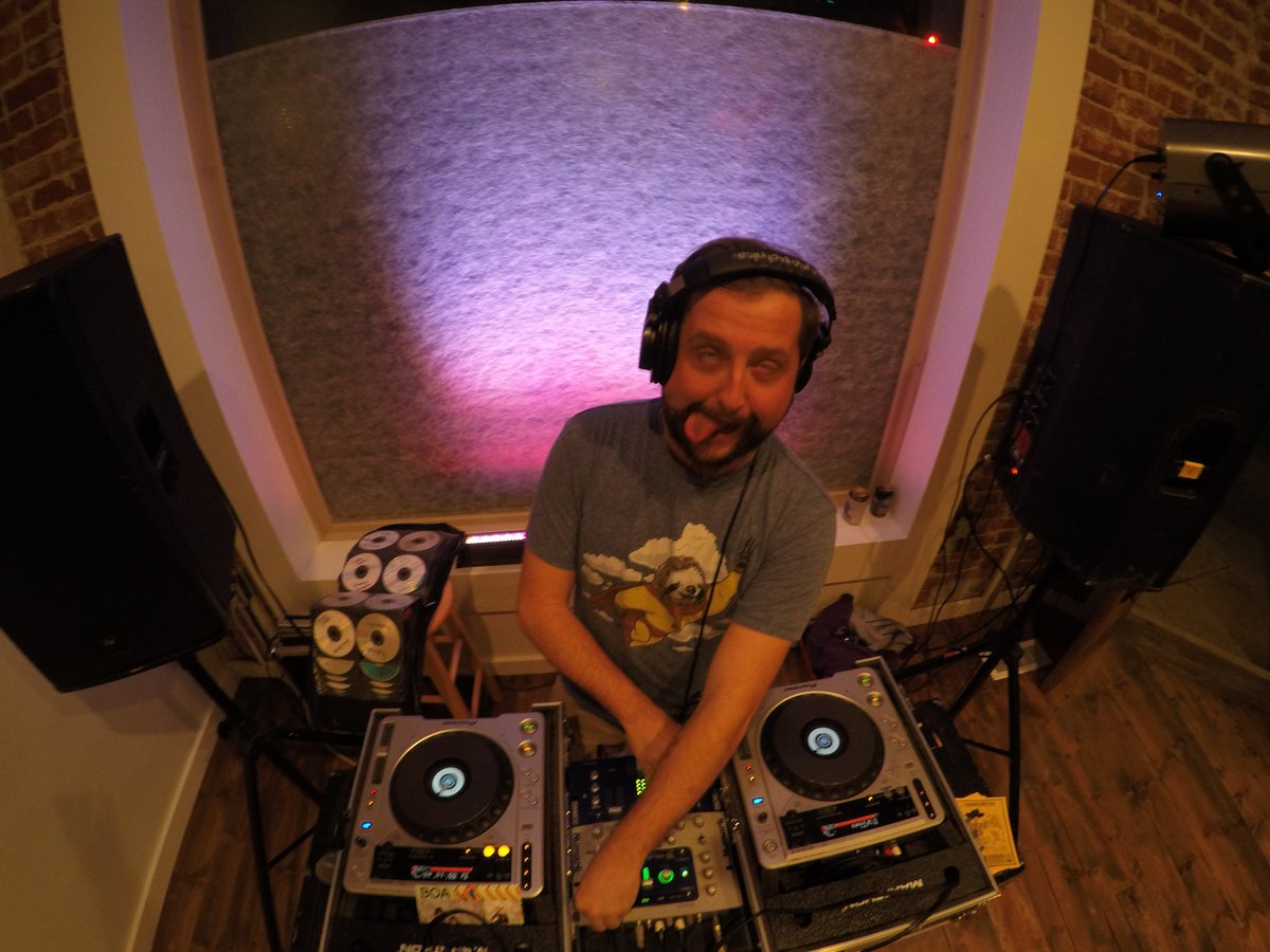 SCHROED94707346's tweet image. My boy Snackerjack, tearing it up behind the steelwheels.!!!!!!