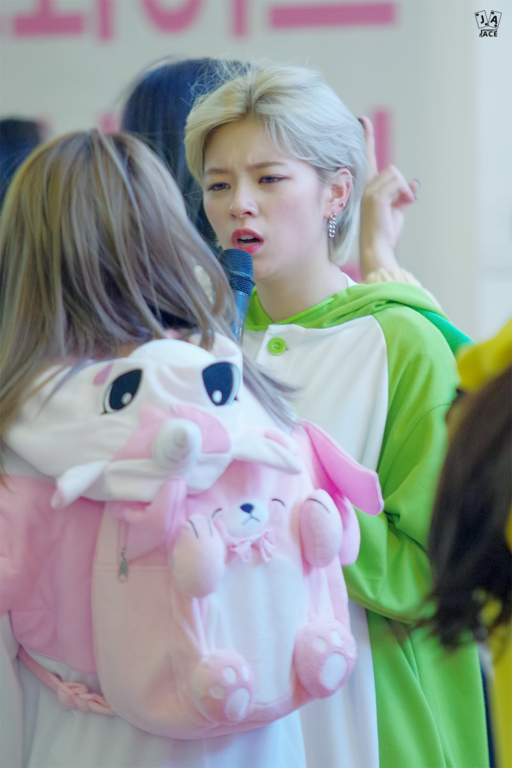 C83N97AV0AAorLT.jpg:orig