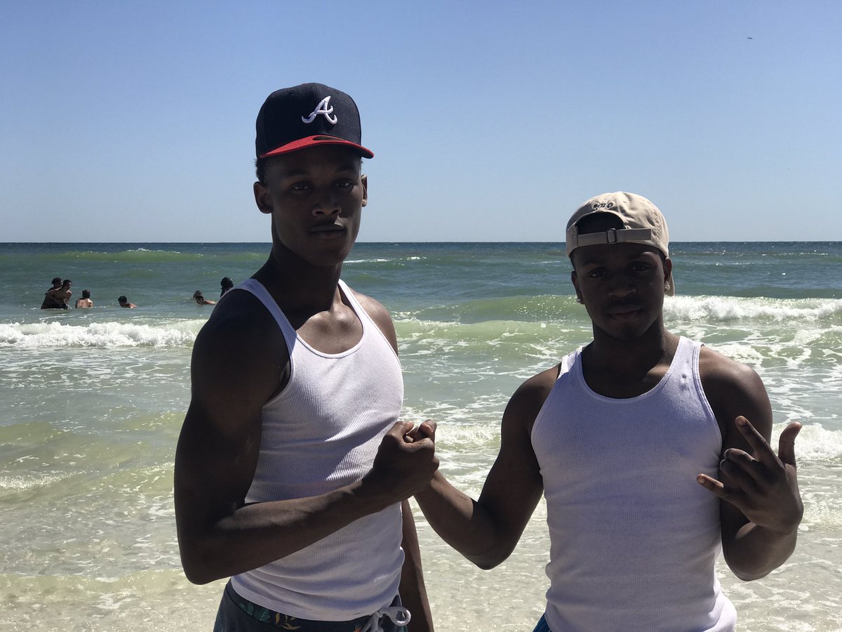 chris_mo200's tweet photo. #sb2k17 memories!!!!❤🤑😎 https://t.co/ZTrWOSlYAC