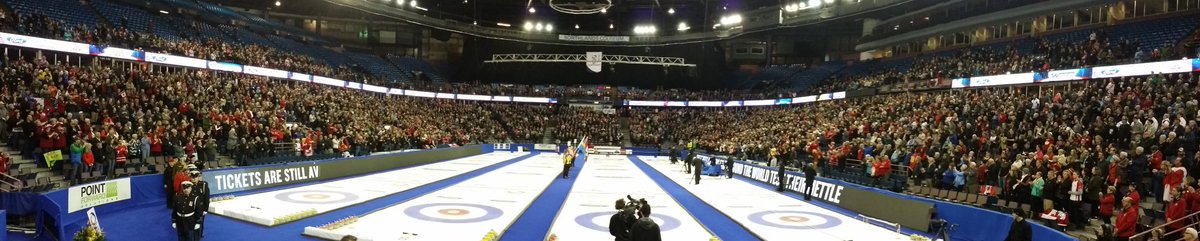 twinetime14's tweet photo. Great crowd on hand tonight for the #FWMCC2017 1vs2 Page Playoff game. Crowd going home happy after the #TeamCanada 🍁 win. #PatchTime 🍺 https://t.co/VtRxQx49sI