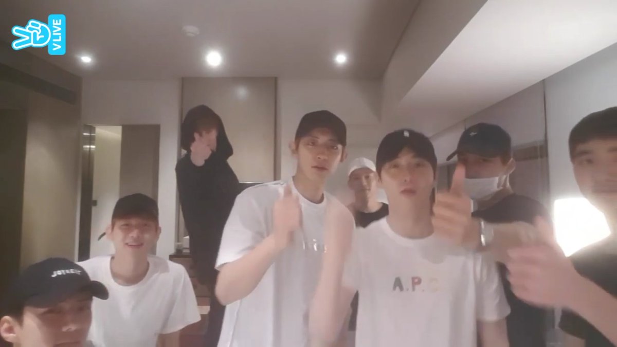 dear_sst's tweet photo. ไม่มีของ แจกฟอลฟรีละกันเนอะ รีเล๊ยยยยย ปิดวันนี้ตอนสี่ทุ่มมม  #5YearswithEXO https://t.co/CXlU7E2n7U