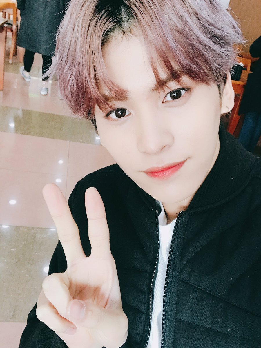 SF9_FANCLUB's tweet photo. [📷] 숨겨왔던 나의- 미공개 사진 모두 FANTASY에게 줄게🎶 #SF9_is...

오늘의 Target 💘
❣️봄 햇살을 닮은 🌞❣️

#SF9 #에스에프나인 #SF9_is #태양 #TAEYANG https://t.co/9TVj5yF0hl