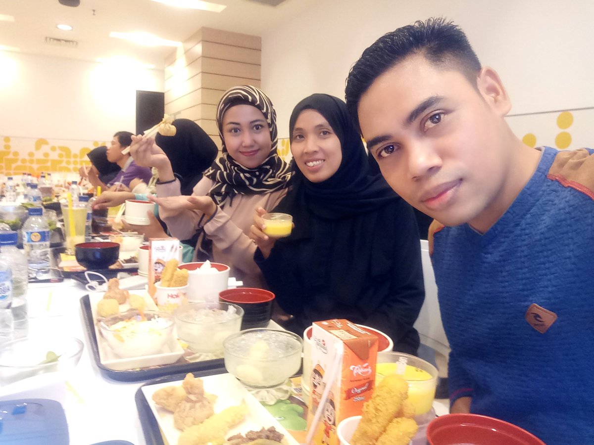 awanmalangit's tweet photo. Mari makaan Mba @arumsukapto Dan Mba @Evi_Fadliah @HokBen #FunDessertFunSnack
#HokBenFunSnack
#HokBenFunDessert https://t.co/QjBotcHpNG
